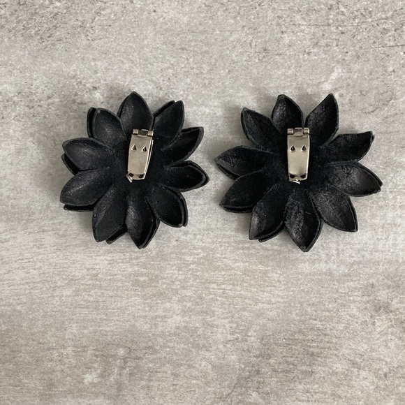 5/$100 🎀 Shoe bows - Picture 3 of 4